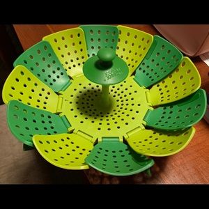 Joseph Joseph Lotus Steamer Basket for steaming food & vegetables- folding-